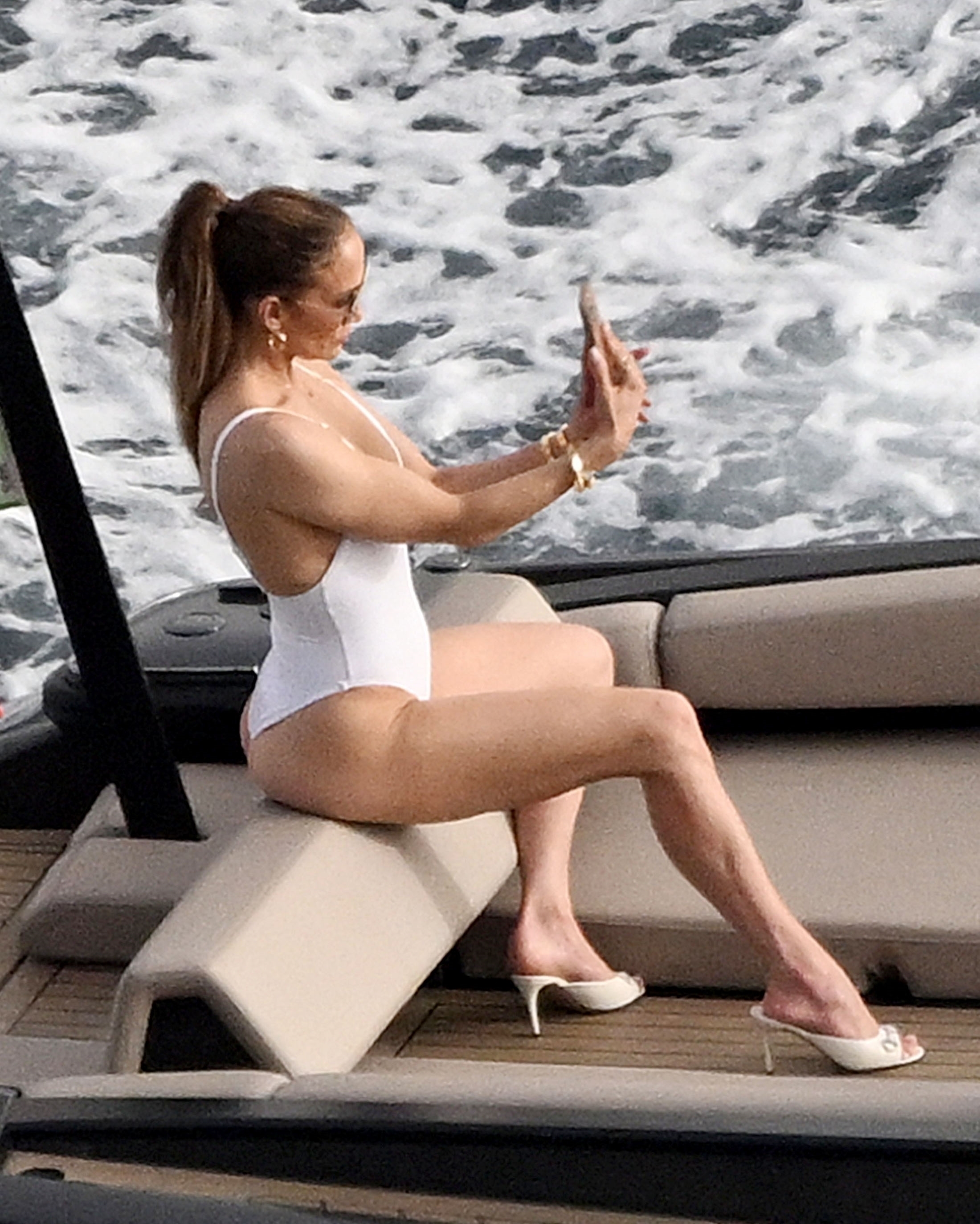 Despite her alleged marital woes, she appeared to be enjoying the speedboat trip