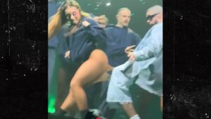 Bad Bunny's Crotch Sticks to Dancers' Tights During Puerto Rico Performance