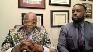 Four Tops Singer Claims Hospital Put Him in Straitjacket, Gave $25 As Apology