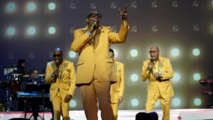 Four Tops Singer Sues Hospital for Racial Discrimination