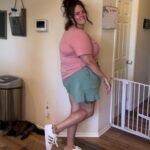 Lindsay, from Texas, is a proud plus-size woman who calls herself the Apron Belly Girlie on Instagram