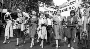 Norita Cortiñas (middle with glasses) leads the December 16, 1982 Marcha del Pueblo por la Democracia y la Reconstrucción Nacional.