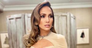 Jennifer Lopez Looks Scintillating In Her Beach Getaway!