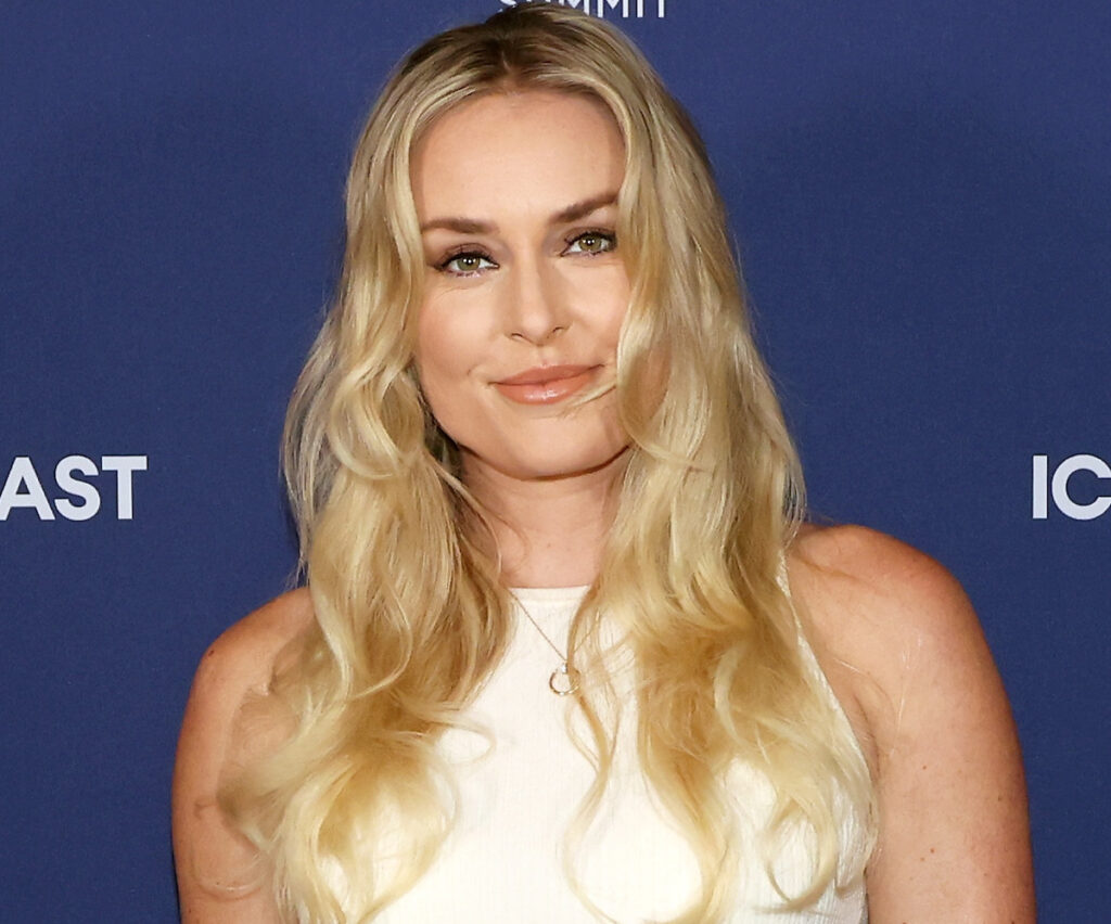 Lindsey Vonn in Two-Piece Workout Gear Says "First Step: Find the Gym"