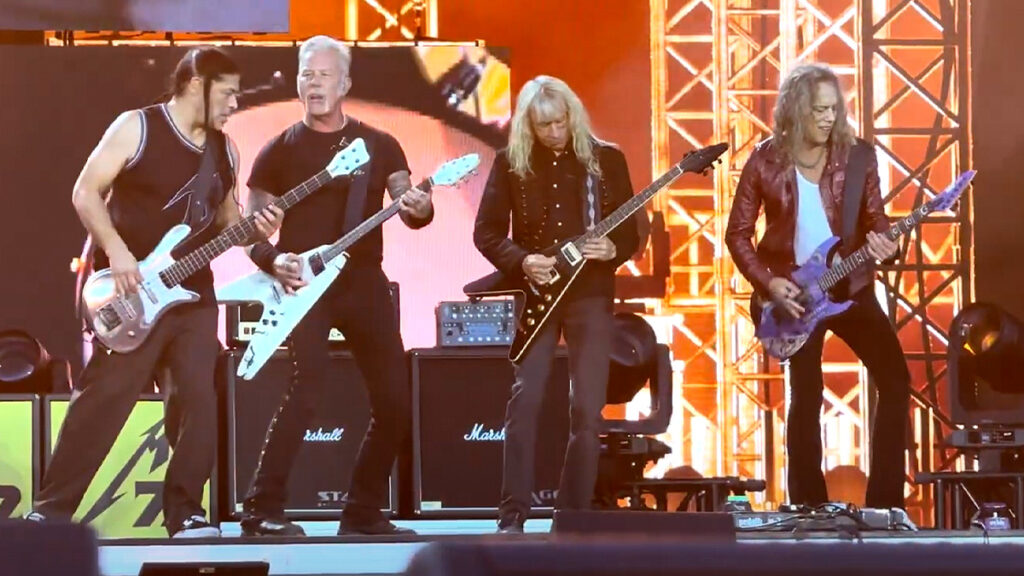 Metallica Joined by Diamond Head's Brian Tatler for "Am I Evil?"