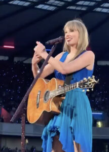 Taylor Swift stopped her Scotland show when her hand 'froze'