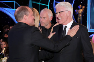 ted-danson-says-cheers-cast-wanted-to-kick-woody-harrelsons-a-on-set