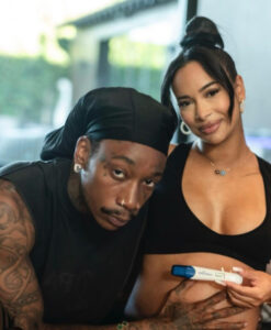 Rapper Wiz Khalifa and his girlfriend Aimee Aguilar revealed they are expecting their first child together