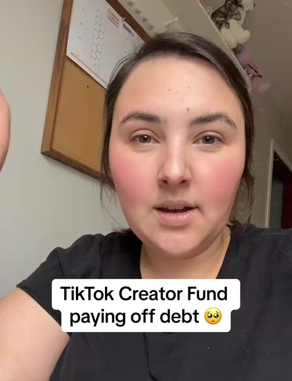 Elyse revealed that she is in £13,884 of debt, but is using her social media platform to earn money, without needing to leave her house