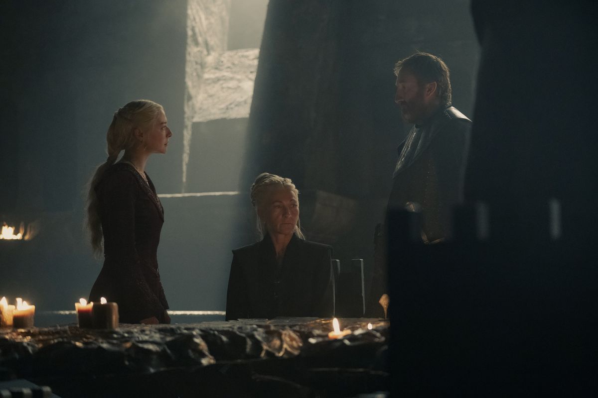 Rhaenys (Eve Best) sits between Rhaenyra (Emma D’Arcy) and one of her advisors at a small council meeting