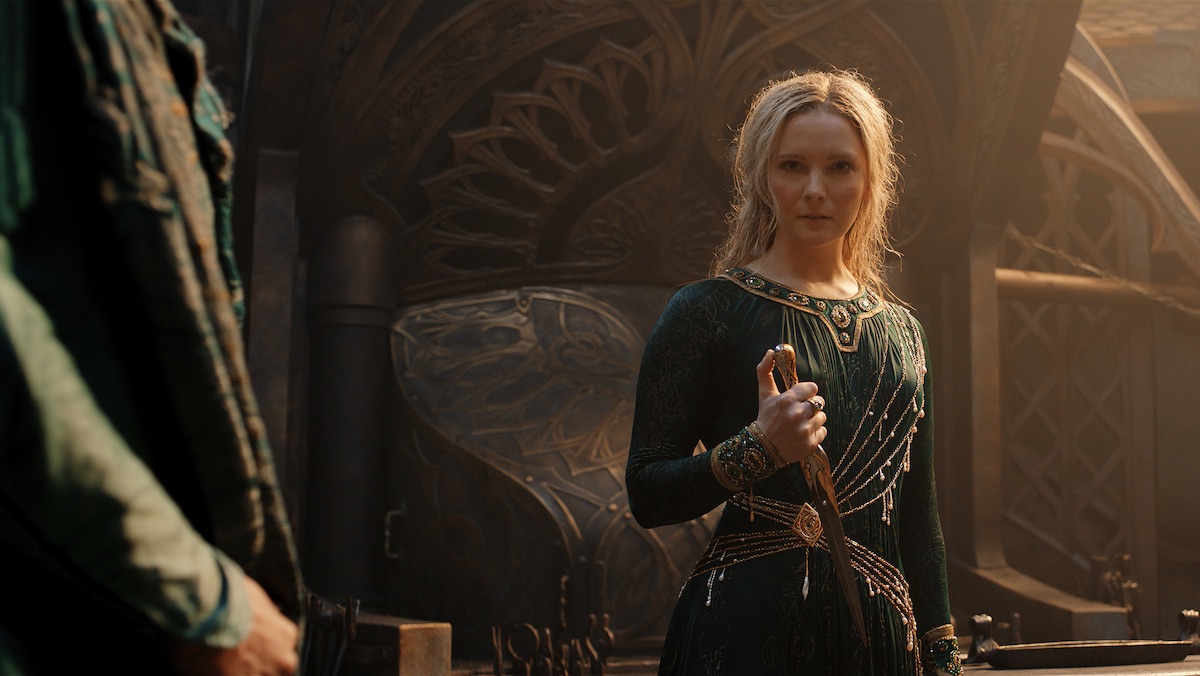 Galadriel holds a dagger during The Rings of Power's season one finale