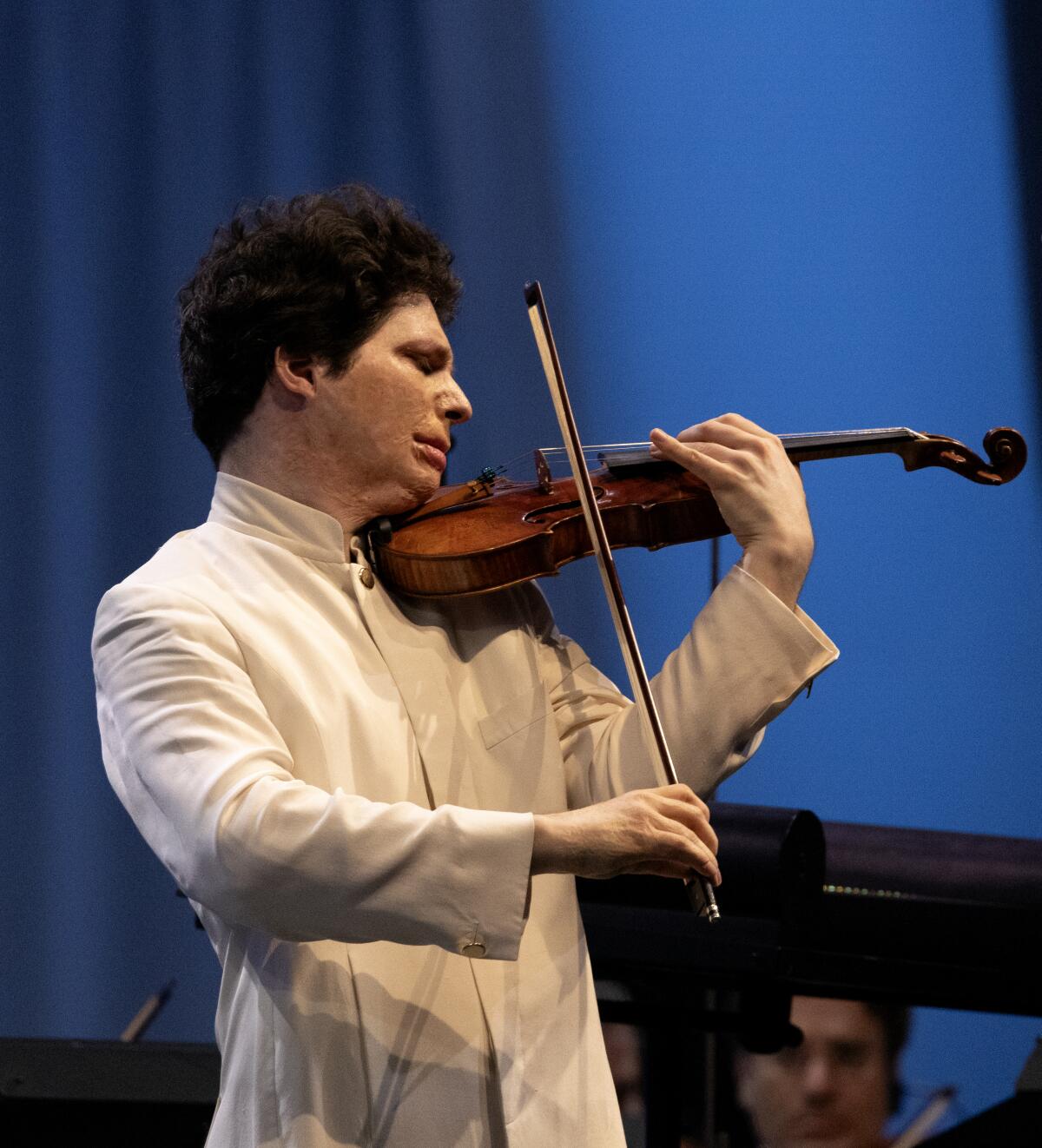 Soloist Augustin Hadelich plays violin at the Bowl.