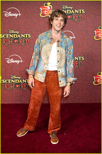 Jedidiah Goodacre at the Descendants The Rise of Red premiere