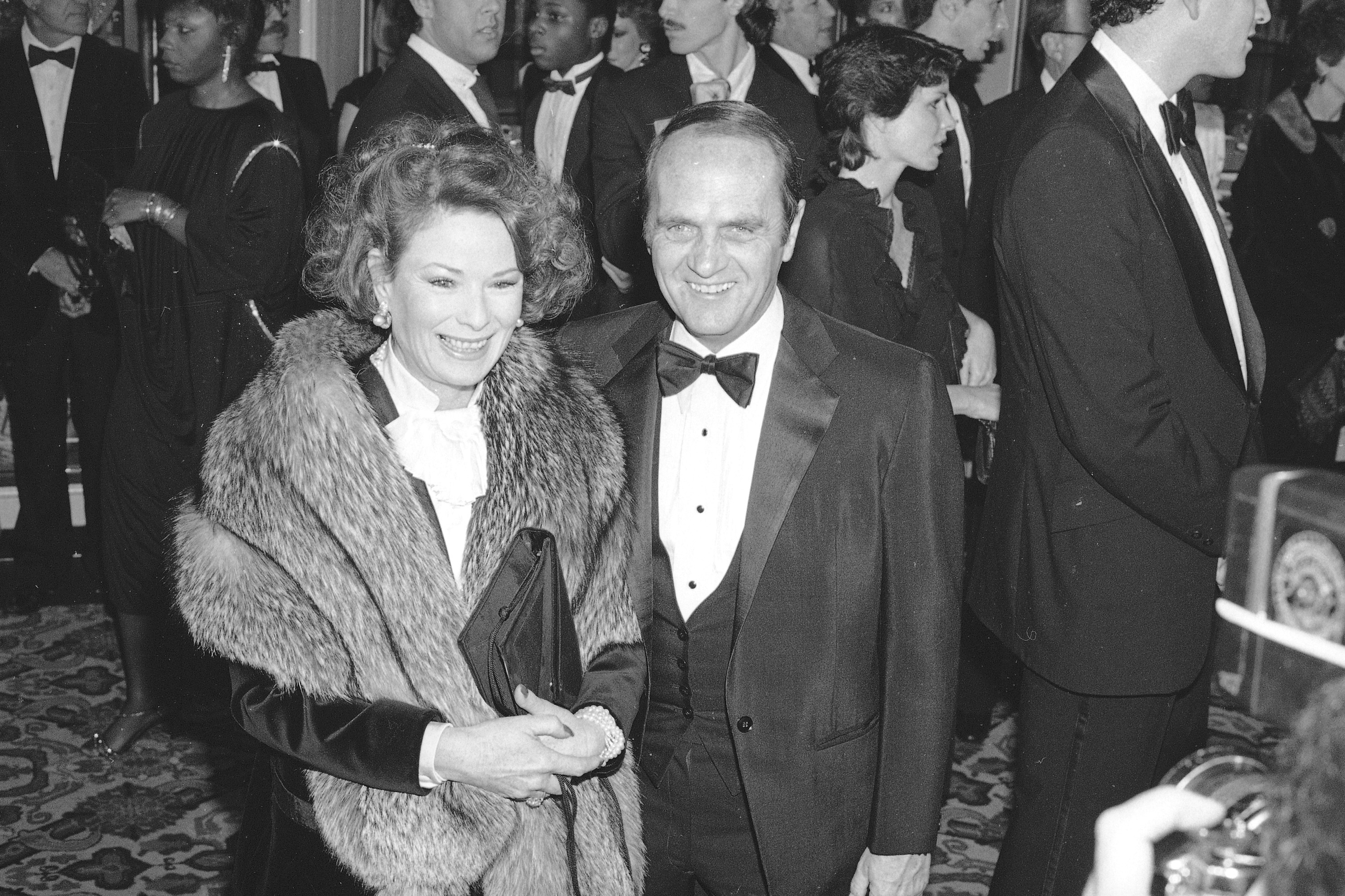 Comedian Bob Newhart and his wife Ginnie arrive at the Golden Globe Awards in Beverly Hills, California on January 26, 1985