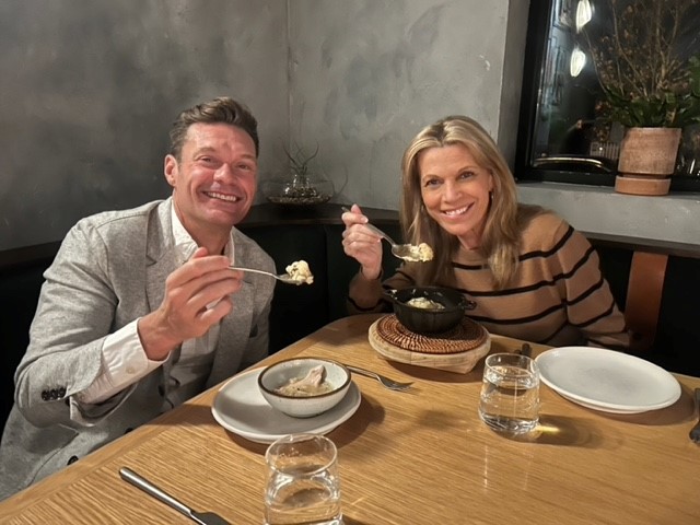 Vanna White shut down rumors she and Ryan Seacrest don't jibe, posting a photo of them out to dinner together