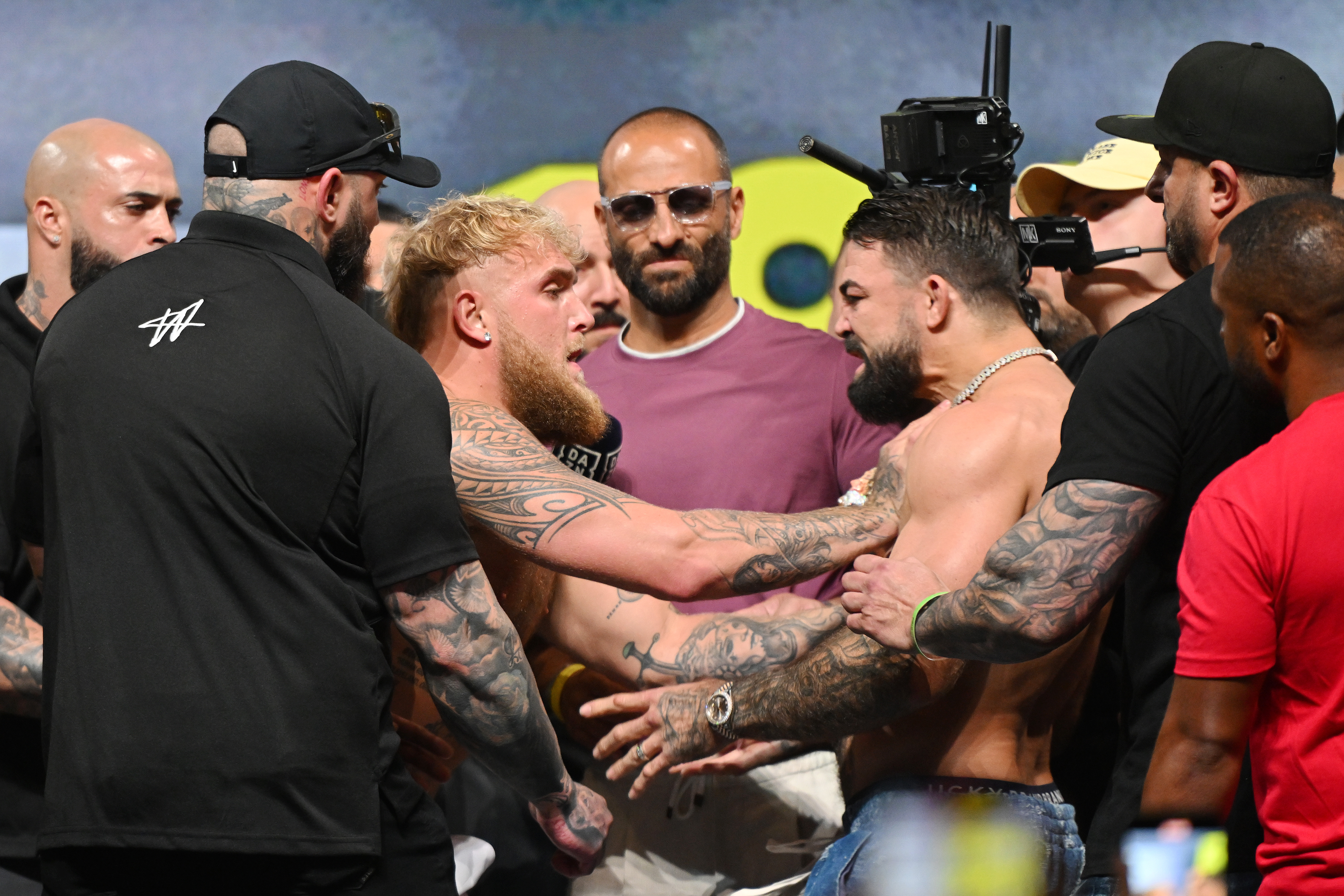 Fight fans weren't convinced by the argy-bargy that took place