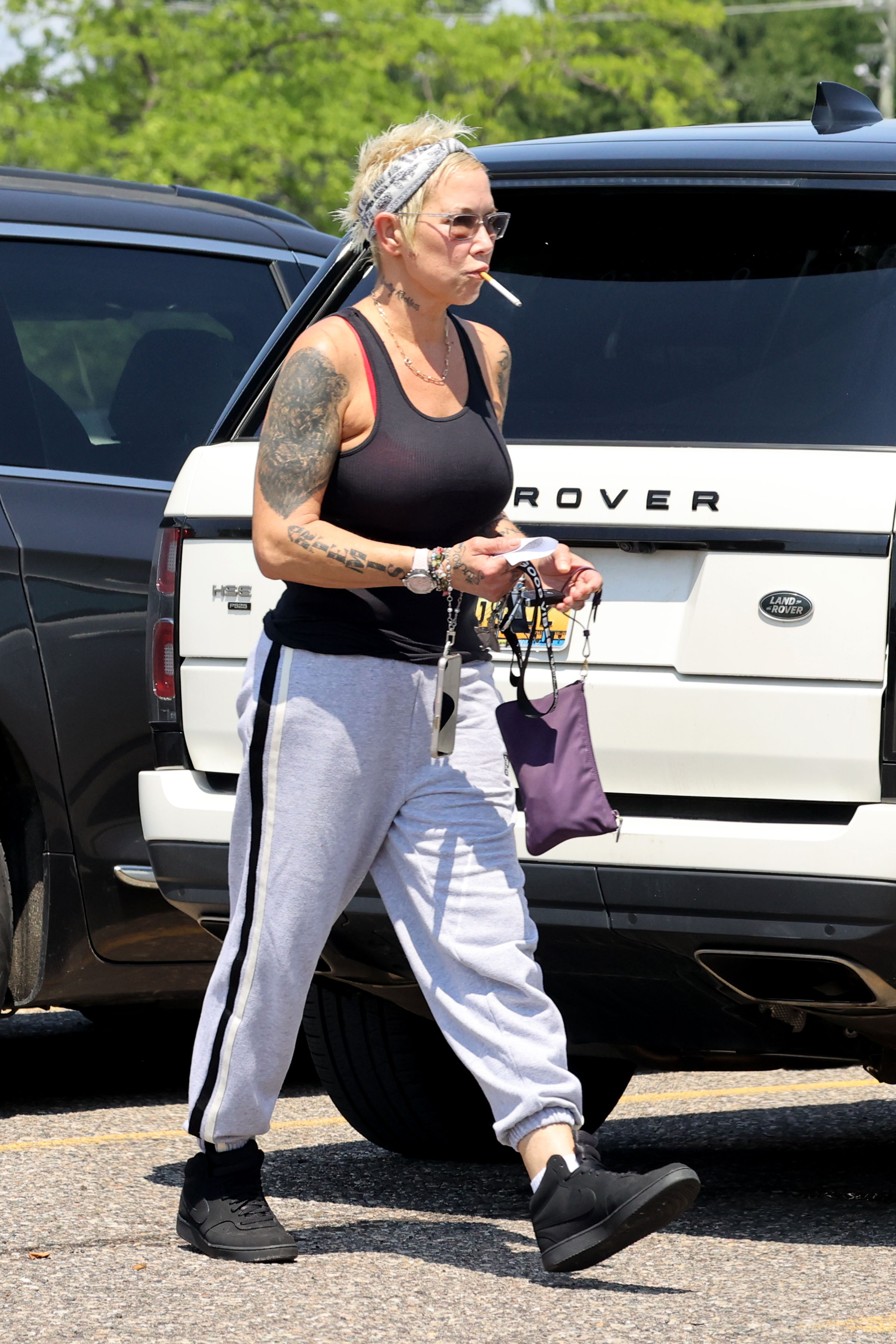 Hailie Jade's mom carried a large set of keys and a purple pouch, along with her phone