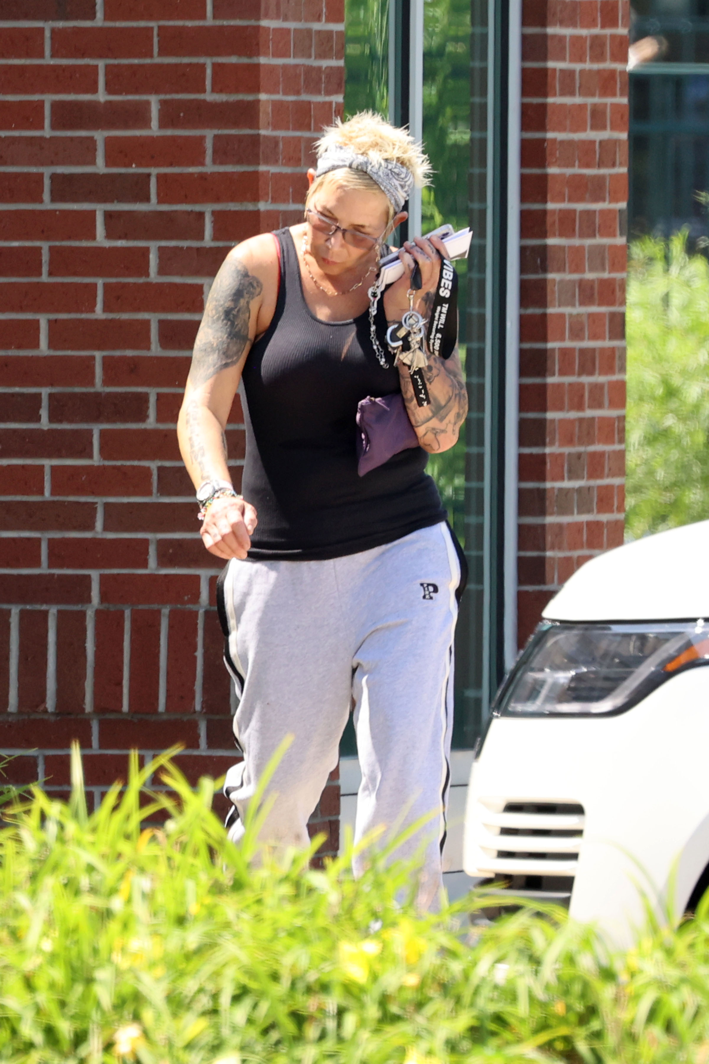 Eminem's ex was dressed casually in a pair of gray sweat pants and a black vest