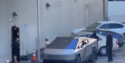 Kanye West and Bianca Censori having car troubles after exiting a movie theater in California
