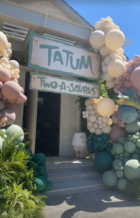 A sign for Tatum Roberts' 'Two-a-saurus' party hosted by mom Khloe Kardashian