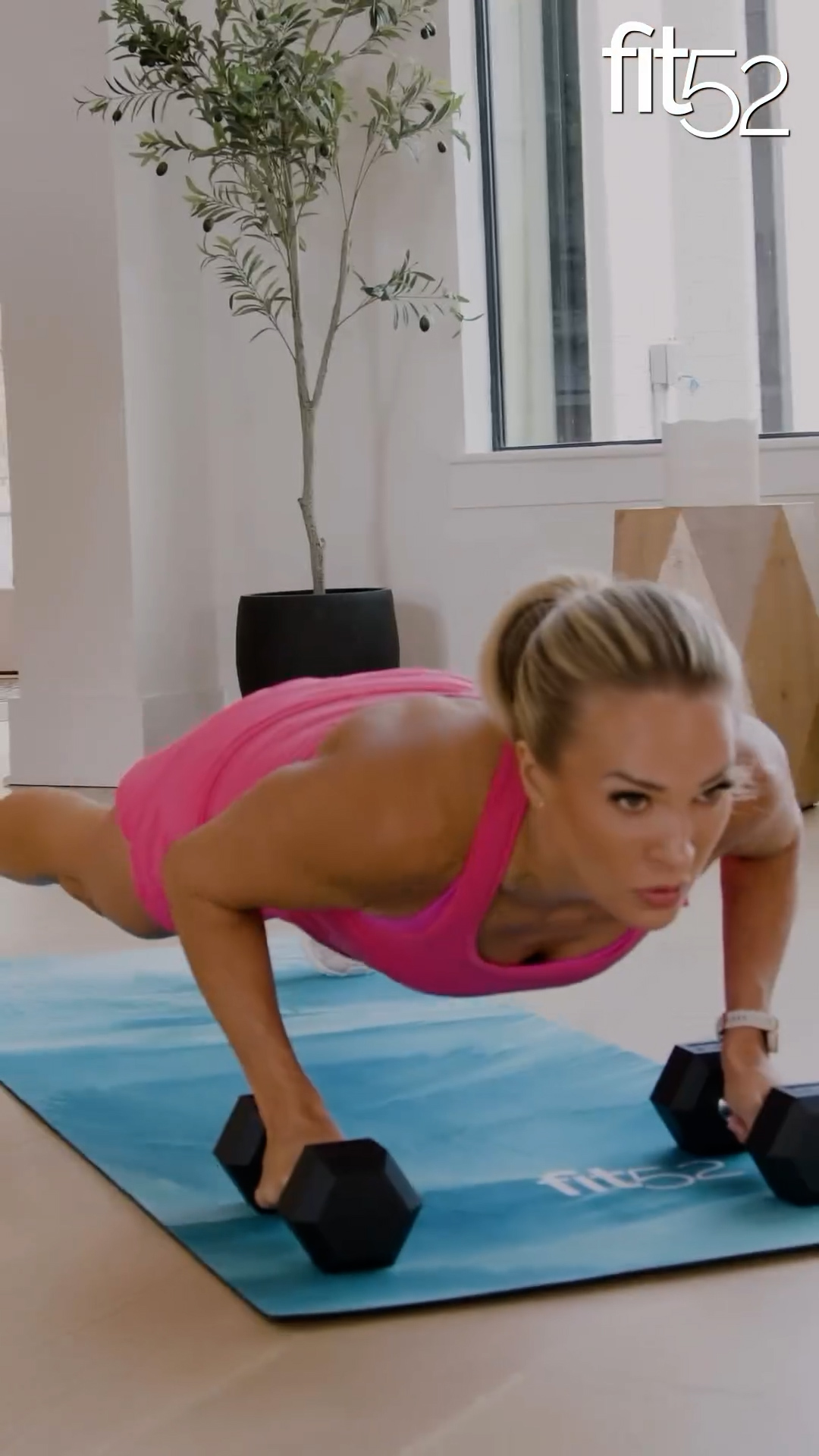 American Idol star Carrie Underwood doing a grueling workout in a new social media video