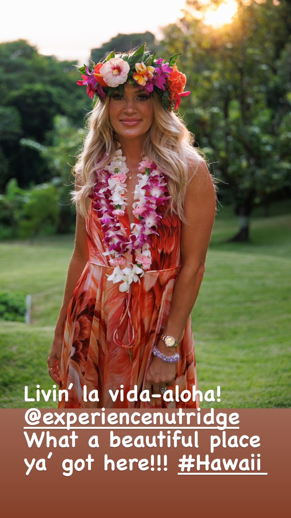 Carrie Underwood looking gorgeous in Hawaii