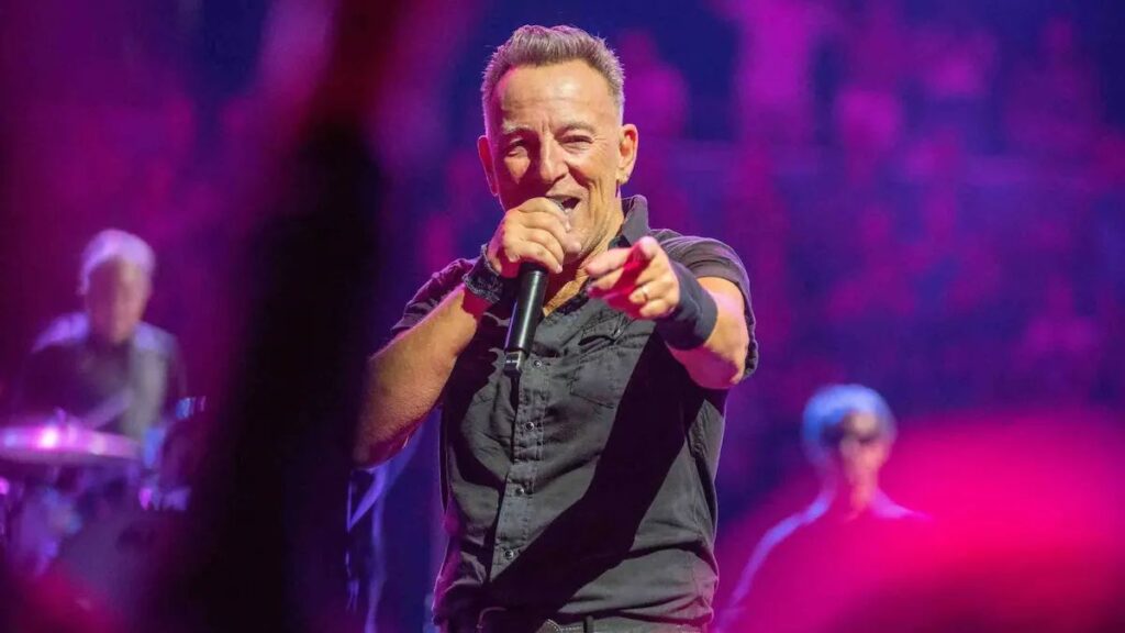 Bruce Springsteen Officially Reaches Billionaire Status