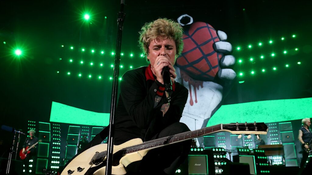 Green Day Kick Off "Saviors Tour" in America: Setlist + Photos