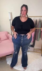 The size 24 fashionista, who has an 'apron belly', also said she has no booty at all
