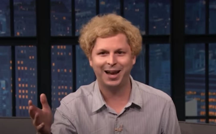 Michael Cera showing off his blond hair on Late Night with Seth Meyers