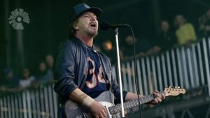 Pearl Jam's Illness Was "Near-Death Experience"