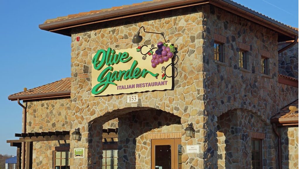 TikTok obsessed as Olive Garden customer gets whole meal for only $6.99