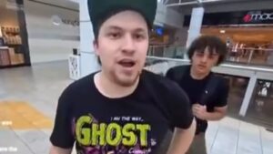 YouTuber assaults Kick streamer’s cameraman over “dehumanizing” prank on his partner