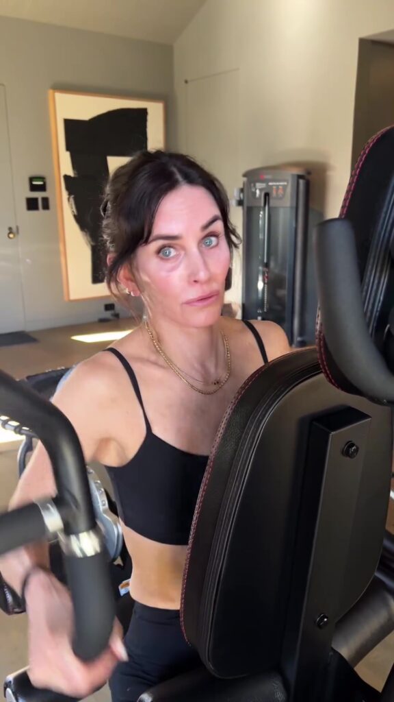 Courteney urges her fans and followers to keep working out