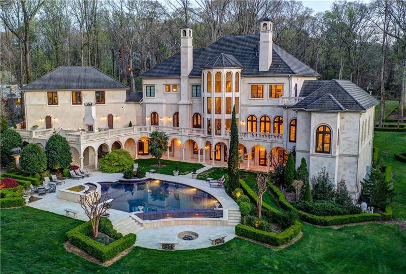 The rapper and husband Offset have a huge mansion in Atlanta bought in 2019