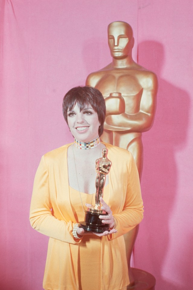 Liza Minnelli holds Oscar she won as Best Actress of 1972 for Cabaret at the Academy Awards