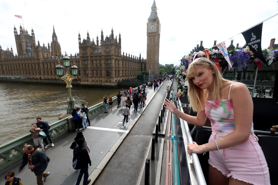 Kelsey takes an open-top Tootbus trip around the streets of central London