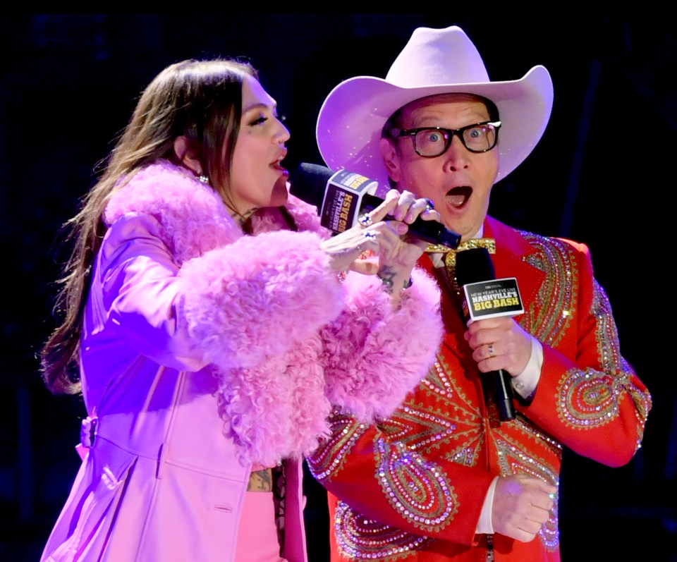 Elle King claimed that she and her father Rob Schneider, seen on stage with her at New Year's Eve Live: Nashville's Big Bash in 2023, have a strained relationship