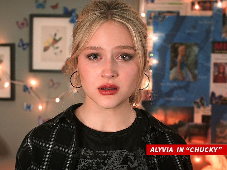 0814 Alyvia Alyn Lind in 'Chucky' everett 2