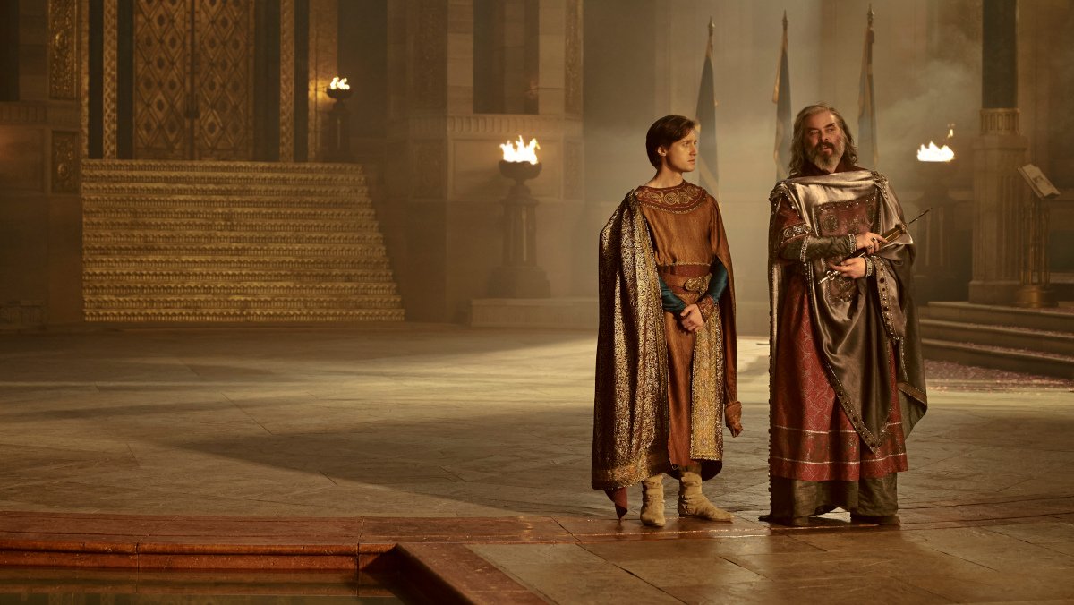 Pharazon in the empty throne room of Numenor with his son in The Rings of Power season two