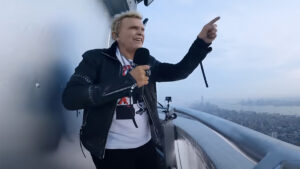 Billy Idol Performs "Rebel Yell" Atop Empire State Building