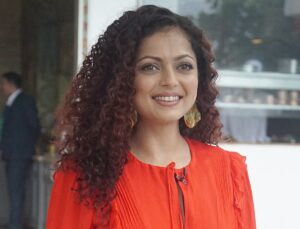 Drashti Dhami Stuns in Two-Piece Workout Gear, is "A Force of Nature"