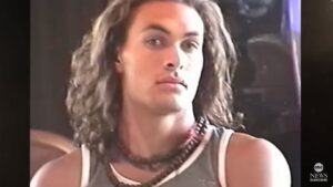 Jason Momoa looks exactly the same as he did during his Baywatch days, as proven by footage used in the trailer for After Baywatch: Moment in the Sun