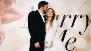 ben affleck kissing jennifer lopez