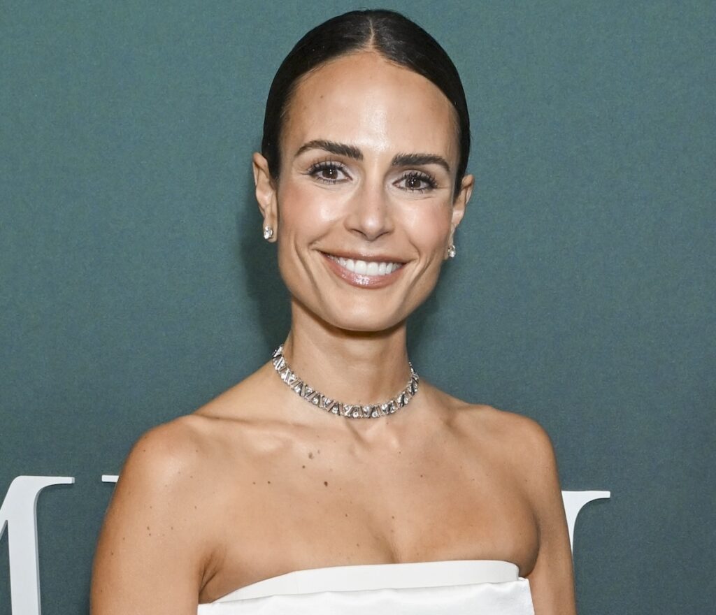 Jordana Brewster In Two-Piece Workout Gear Shares Gym Selfie