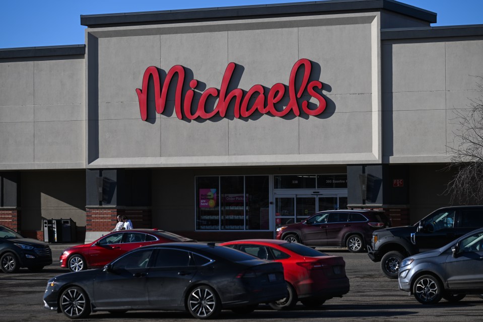 Michaels, the popular art supplies chain, is facing backlash after it was revealed that the corporation was using AI-generated art to sell.