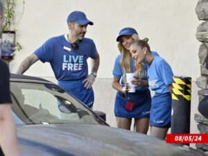 Paris Hilton, Nicole Richie Film 'The Simple Life' Reboot at Sonic Drive-In