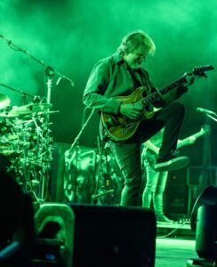 Phish Kick of Bethel Woods Run with Expansive “Tweezer” and “Pillow Jets” Jams