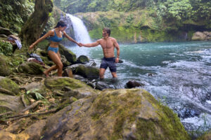 Rhiannon Fish and Christopher Russell in 'A Costa Rican Wedding'