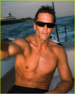 Tom Brady shirtless selfie